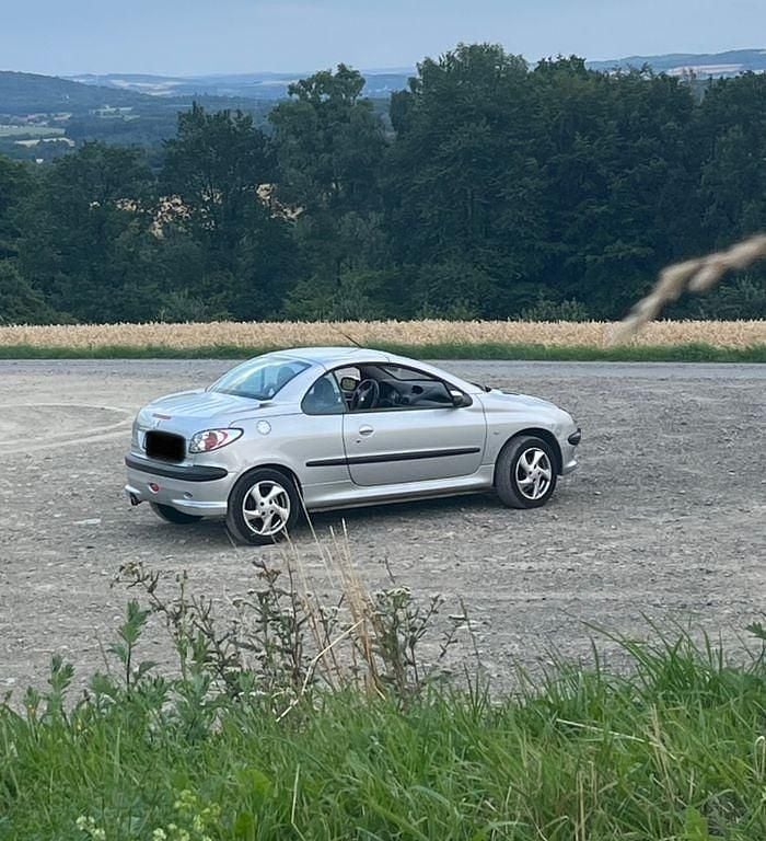 Silber Gebraucht 2002 Peugeot 206 CC Platinum Cabrio | 1.600 € (Fairer Preis) - Bild 1/4