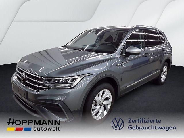 Platinum grey metallic Gebraucht 2024 VW Tiguan Allspace Life SUV | 35.490 € (Superpreis) - Bild 1/3