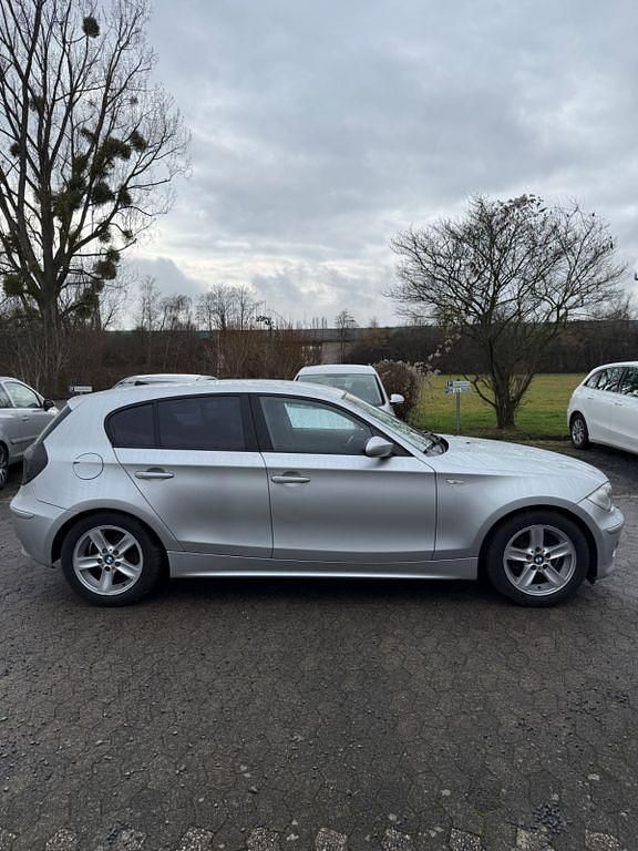 Gebraucht BMW 118 129 PS (94 kW) 2005 Silber Kleinwagen