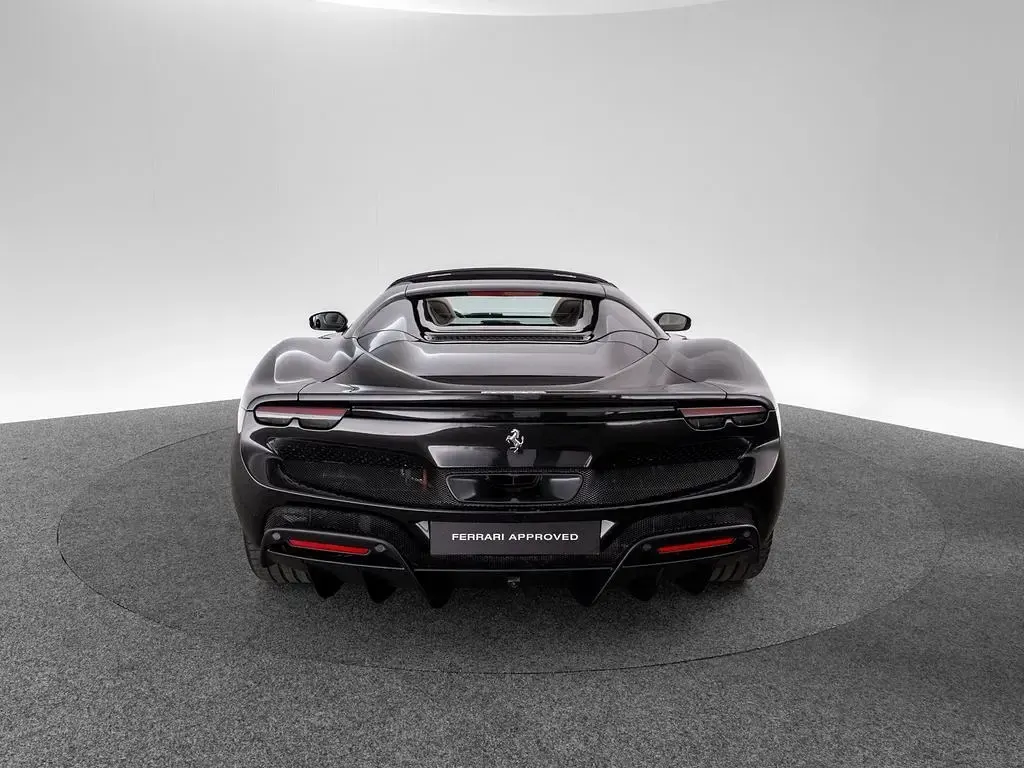 Second-hand Ferrari 296 829 CP (609 kW) 2024 Negru Cabrio