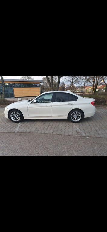 Gebraucht BMW 320 Advantage 190 PS (139 kW) 2017 Weiß Limousine