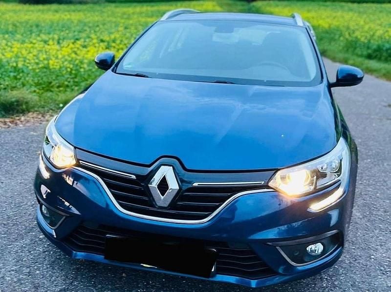 Blau Gebraucht 2020 Renault Mégane GrandTour Intens Kombi | 15.490 € (Guter Preis) - Bild 1/4