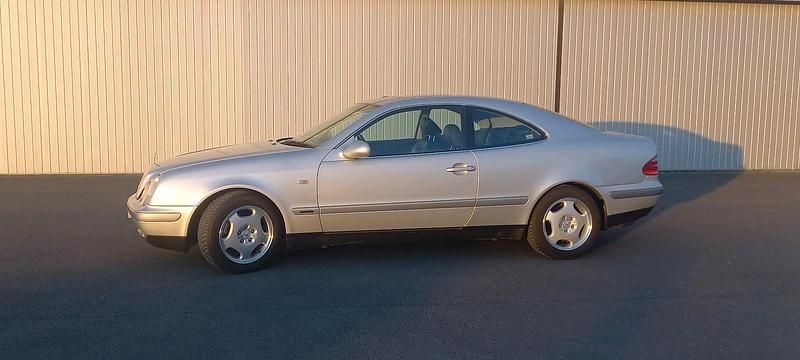 Silber Gebraucht 1998 Mercedes CLK320 Coupé | 3.200 € (Fairer Preis) - Bild 1/4