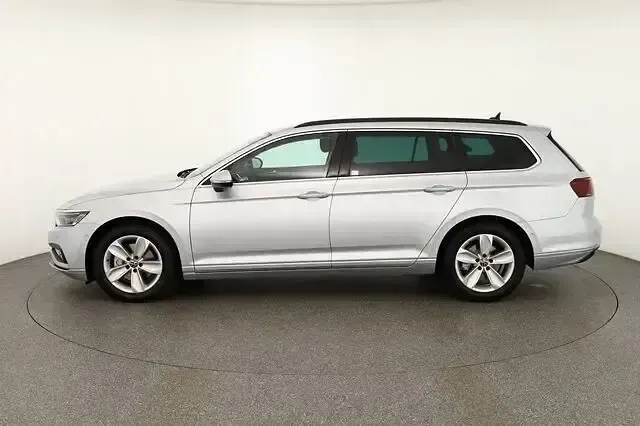 Gebraucht VW Passat 200 PS (147 kW) 2021 Scale silver metallic (metallic) Kombi