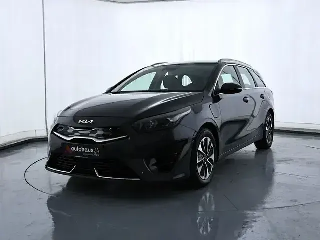 Gebraucht Kia Ceed Spirit 141 PS (103 kW) 2023 Grau Kleinwagen
