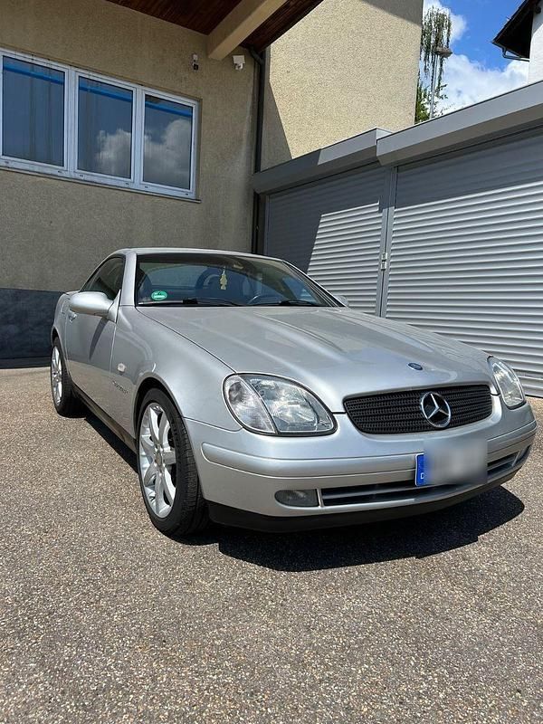 Silber Gebraucht 1997 Mercedes SLK230 Cabrio | 7.689 € (Etwas zu teuer) - Bild 1/4