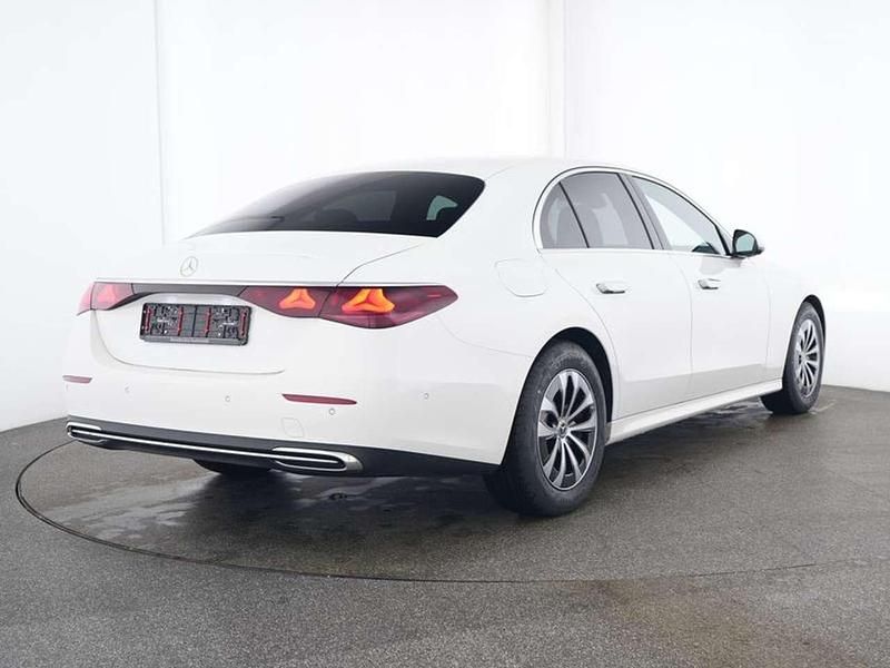 Gebraucht Mercedes E200 Advanced 204 PS (150 kW) 2024 Unilack polarweiß Limousine