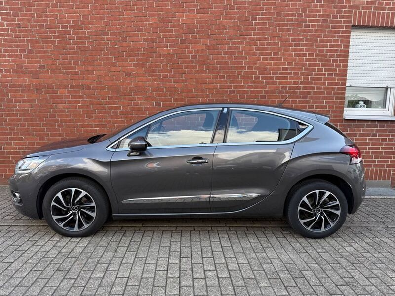 Grau Gebraucht 2017 DS Automobiles DS4 Limousine | 10.590 € (Fairer Preis) - Bild 1/4