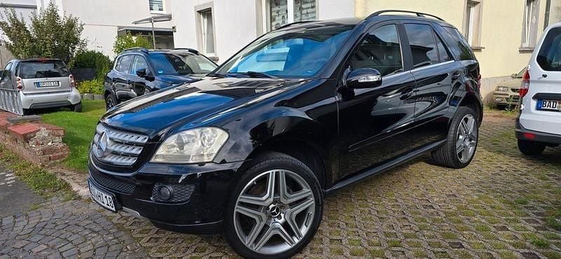 Schwarz Gebraucht 2008 Mercedes ML280 SUV | 9.200 € (Etwas zu teuer) - Bild 1/4