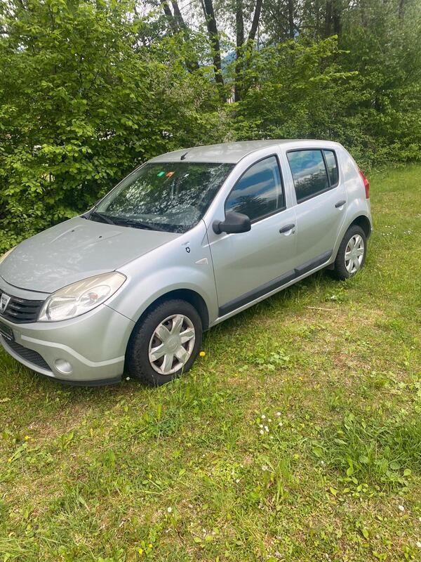 Grau Gebraucht 2010 Dacia Sandero Kleinwagen | 750 € (Superpreis) - Bild 1/4