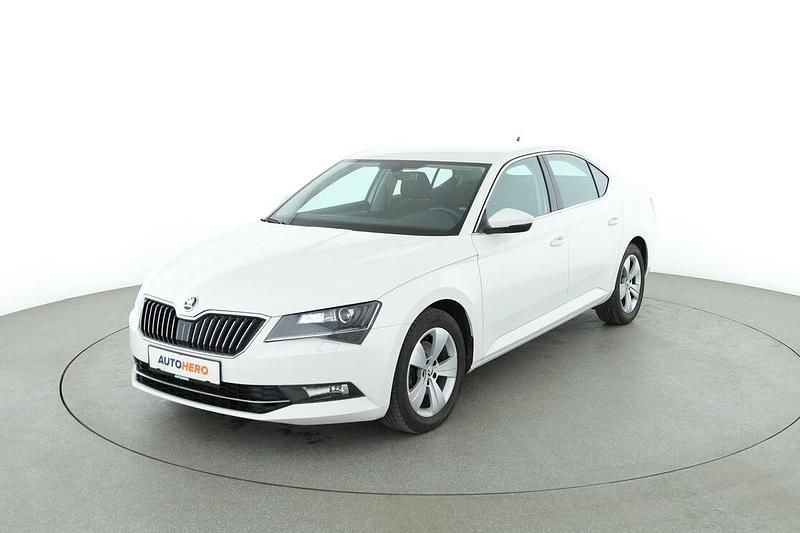 Weiß Gebraucht 2015 Skoda Superb Ambition Limousine | 15.640 € (Fairer Preis) - Bild 1/3