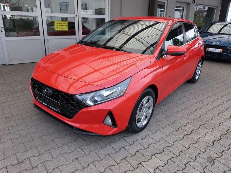 Gebraucht Hyundai i20 Essential 101 PS (74 kW) 2020 Rot Kleinwagen