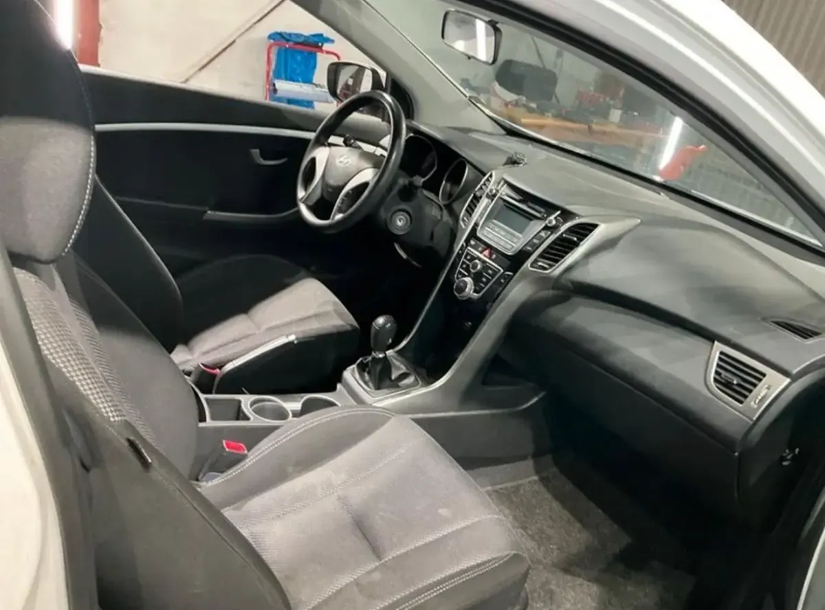 Gebraucht Hyundai i30 100 PS (73 kW) 2015 Weiß Coupé
