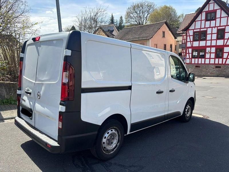 Gebraucht Opel Vivaro 95 PS (69 kW) 2019 Weiß Van / Kleinbus