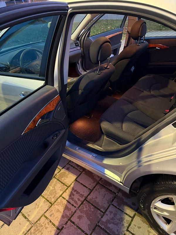 Gebraucht Mercedes E220 170 PS (125 kW) 2005 Silber Limousine