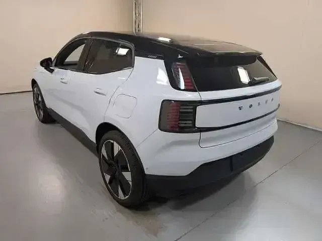 Gebraucht Volvo EX30 Performance 314 kW (428 PS) 2025 Crystal white pearl (metallic) SUV