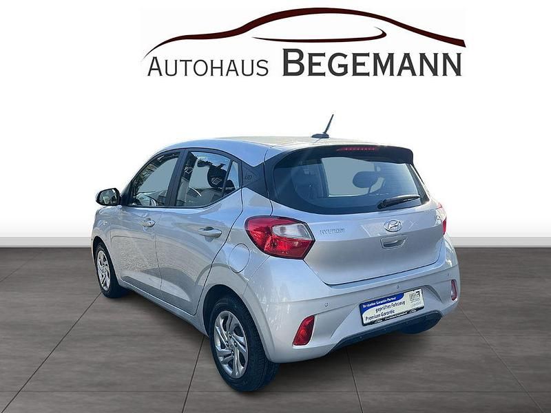 Gebraucht Hyundai i10 Select 67 PS (49 kW) 2023 Silber Kleinwagen