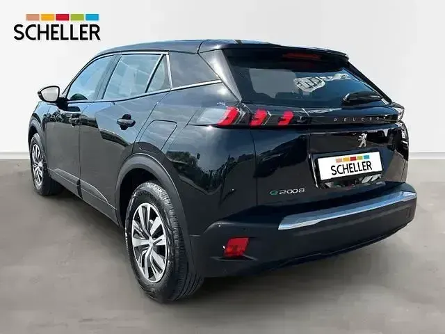 Second-hand Peugeot e-2008 Active 100 kW (136 CP) 2022 Negru SUV