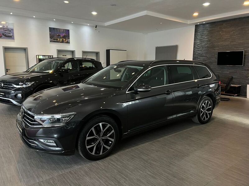 Grau Gebraucht 2022 VW Passat Limousine | 18.985 € (Teuer) - Bild 1/4