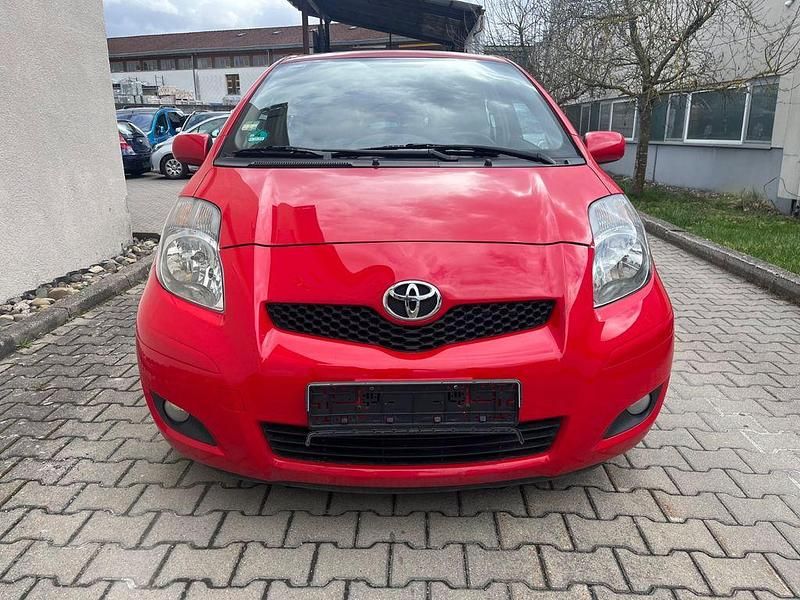 Gebraucht Toyota Yaris Life 99 PS (72 kW) 2010 Rot Kleinwagen
