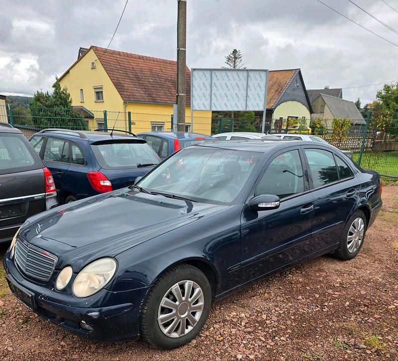 Gebraucht Mercedes E220 150 PS (110 kW) 2004 Blau Limousine