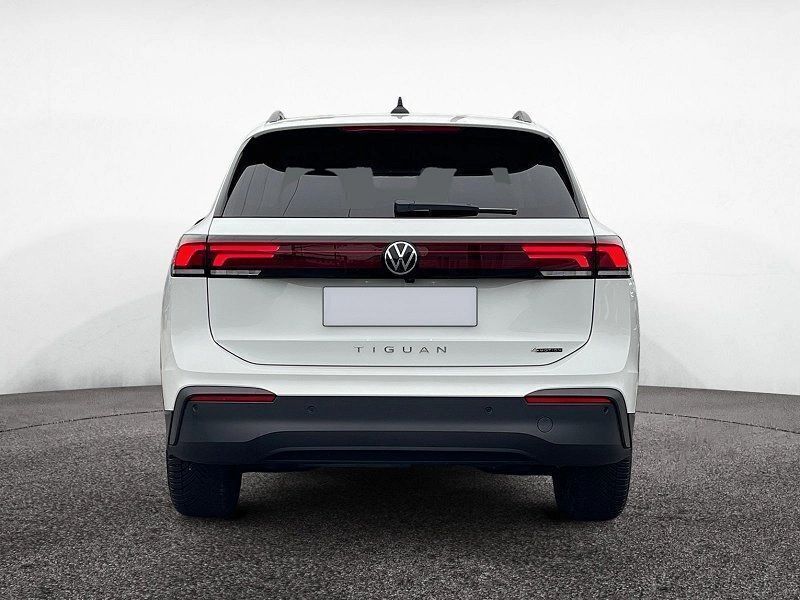 Weiss Gebraucht 2024 VW Tiguan Life SUV | 42.049 € (Superpreis) - Bild 1/4