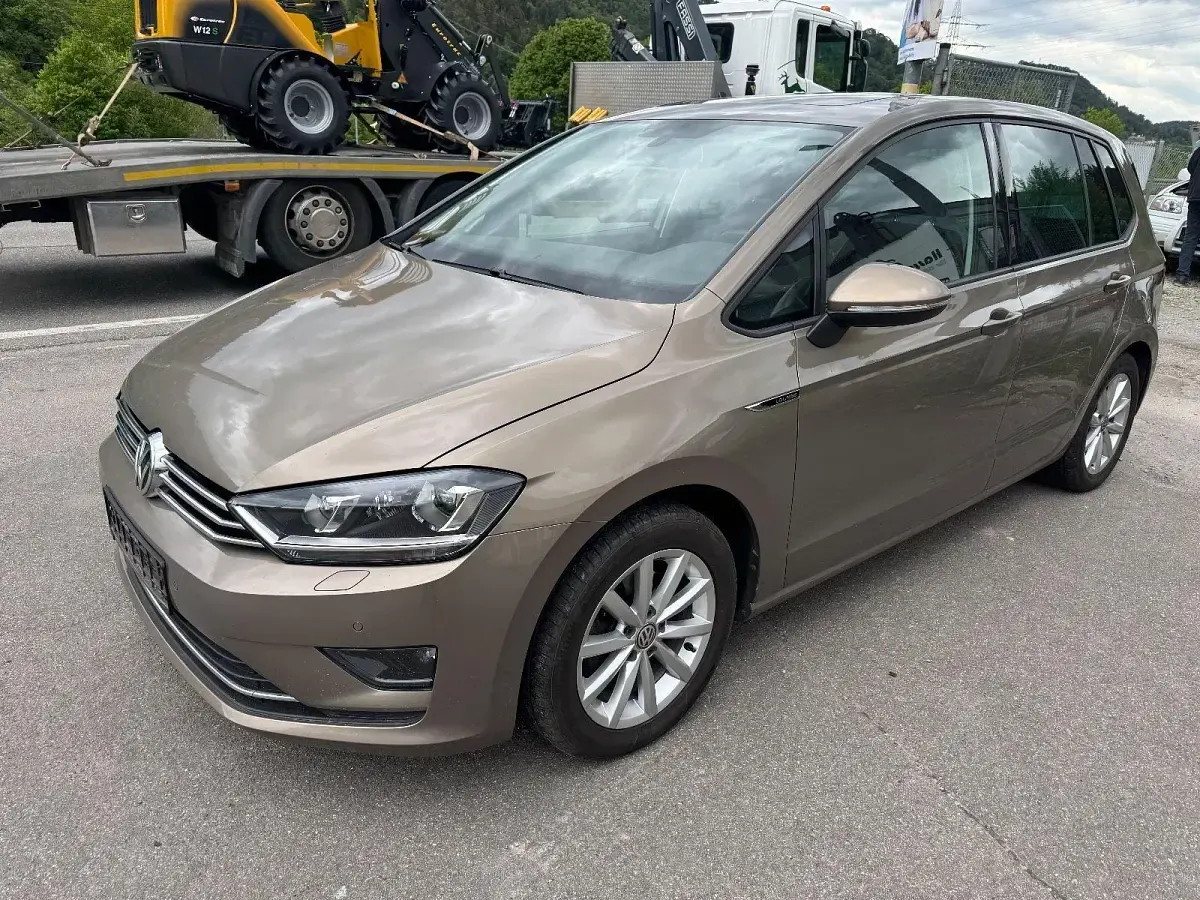 Gebraucht VW Golf Sportsvan LOUNGE 150 PS (110 kW) 2015 Gold Van / Kleinbus