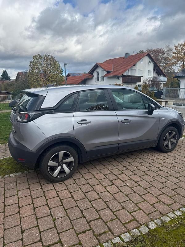 Grau Gebraucht 2021 Opel Crossland Edition SUV | 11.900 € (Superpreis) - Bild 1/4