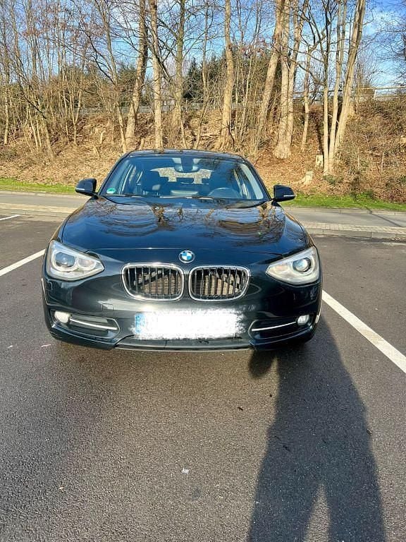 Schwarz Gebraucht 2013 BMW 116 Sport Line Kleinwagen | 8.900 € (Fairer Preis) - Bild 1/4