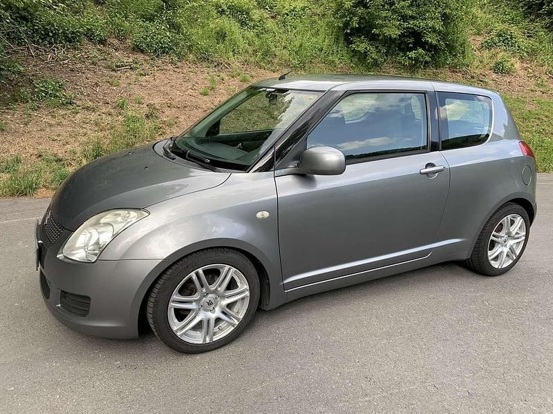Grau Gebraucht 2009 Suzuki Swift Club Kleinwagen | 2.800 € (Fairer Preis) - Bild 1/4