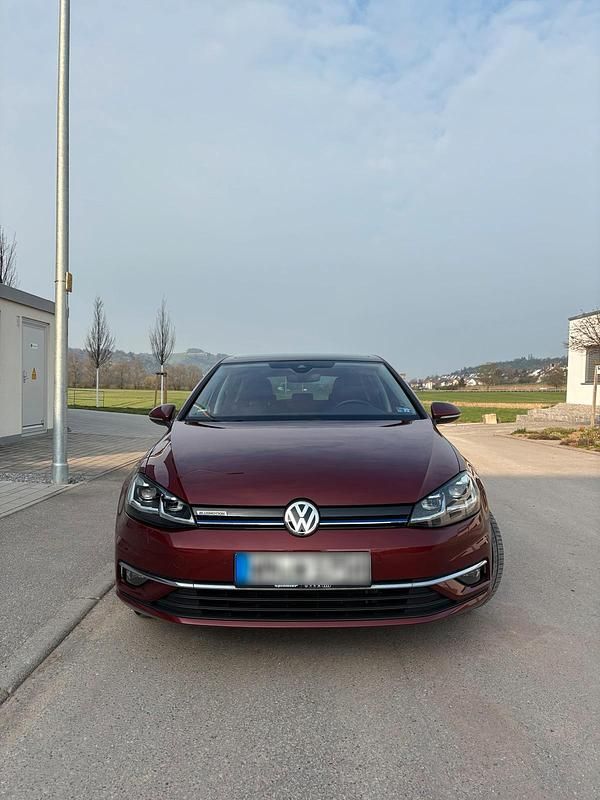 Gebraucht VW Golf VII Highline 131 PS (96 kW) 2019 Rot Kleinwagen
