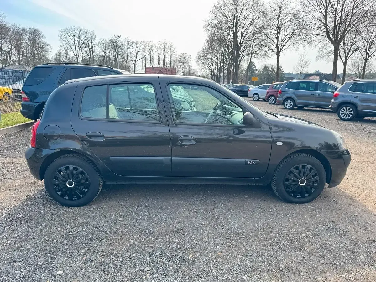 Second-hand Renault Clio II 75 CP (55 kW) 2006 Negru Berlinǎ