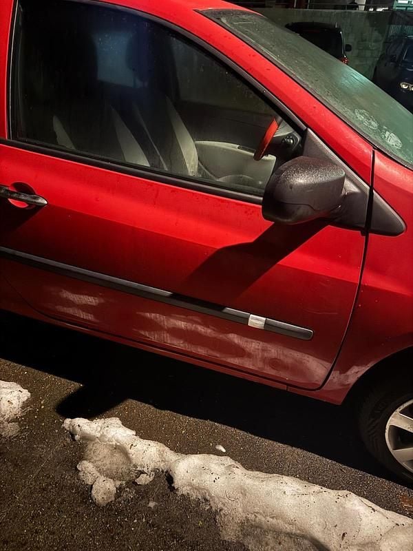 Gebraucht Renault Clio II 75 PS (55 kW) 2009 Rot Kleinwagen