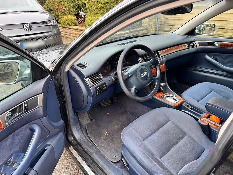Second-hand Audi A6 150 CP (110 kW) 2000 Albastru Berlinǎ