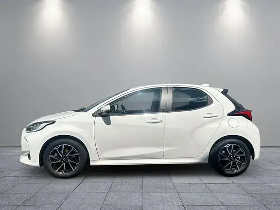 Gebraucht Toyota Yaris Basis 116 PS (85 kW) 2022 Schneeweiß Kleinwagen