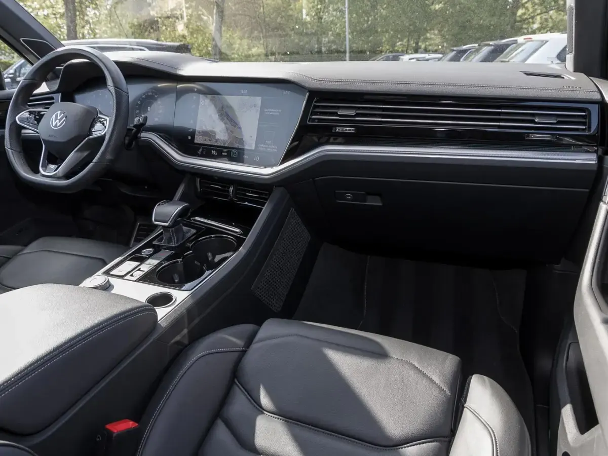 Gebraucht VW Touareg R-line 340 PS (250 kW) 2022 Deep black perleffekt SUV