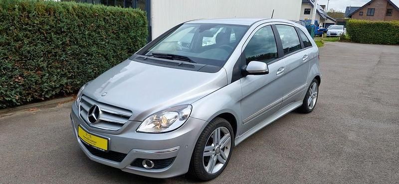 Silber Gebraucht 2011 Mercedes B180 Van / Kleinbus | 3.500 € (Etwas zu teuer) - Bild 1/4