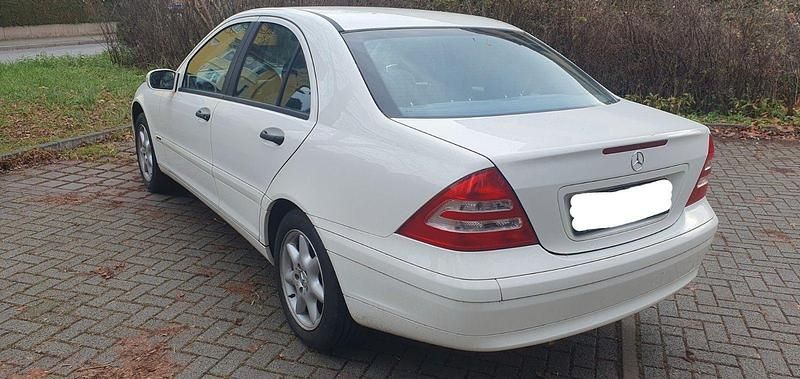 Gebraucht Mercedes C200 163 PS (119 kW) 2001 Weiß Limousine