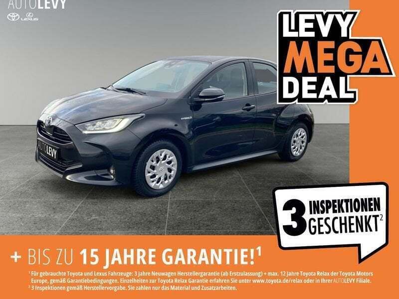 Mysticschwarz (metallic) Gebraucht 2020 Toyota Yaris Hybrid Club Kleinwagen | 16.970 € (Fairer Preis) - Bild 1/4