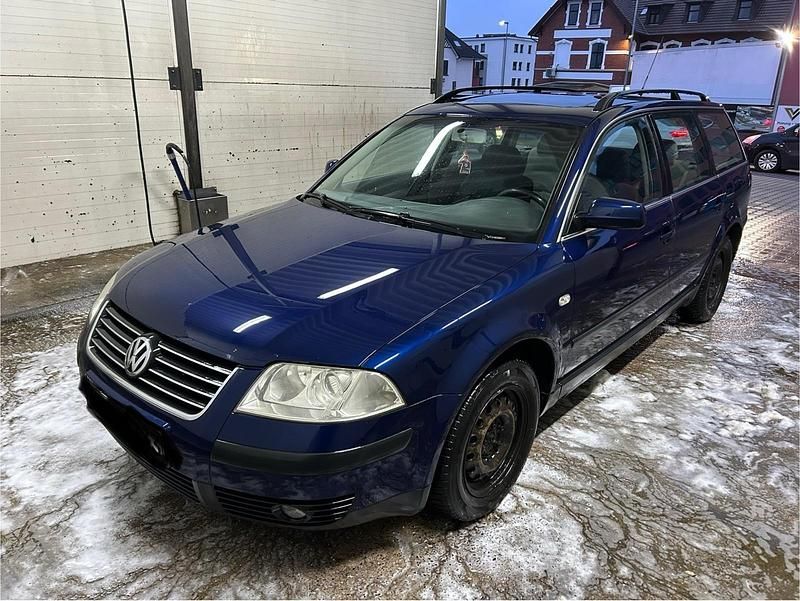Blau Gebraucht 2001 VW Passat Kombi | 999 € (Superpreis) - Bild 1/4