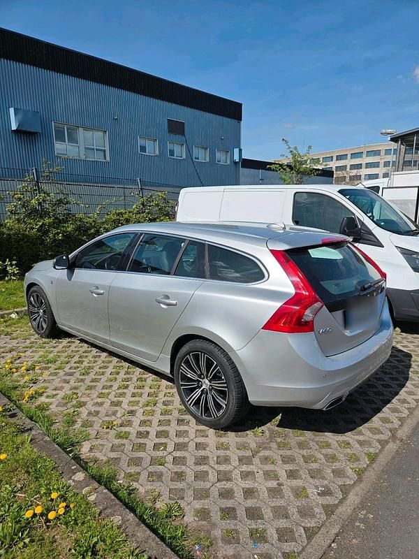 Gebraucht Volvo V60 181 PS (133 kW) 2015 Grau Kombi