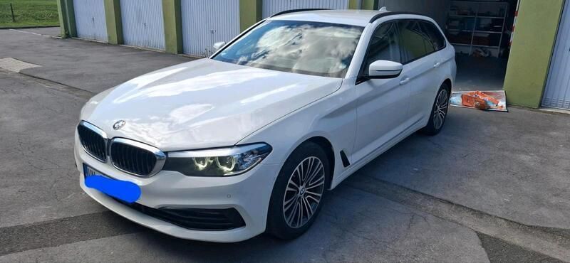 Weiß Gebraucht 2018 BMW 520 Performance Kombi | 20.500 € (Teuer) - Bild 1/4