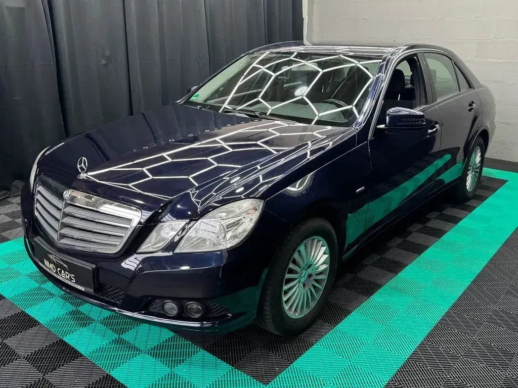 Gebraucht Mercedes E250 204 PS (150 kW) 2009 Blau Limousine