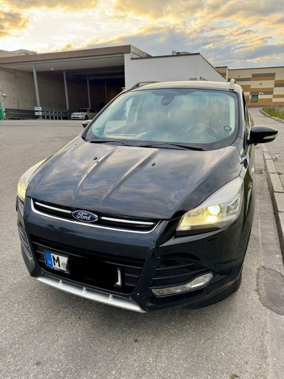 Gebraucht Ford Kuga 163 PS (119 kW) 2014 Schwarz SUV