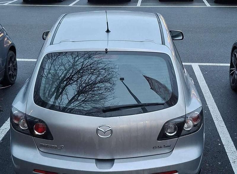 Grau Gebraucht 2006 Mazda 3 Active Kleinwagen | 1.250 € (Fairer Preis) - Bild 1/4