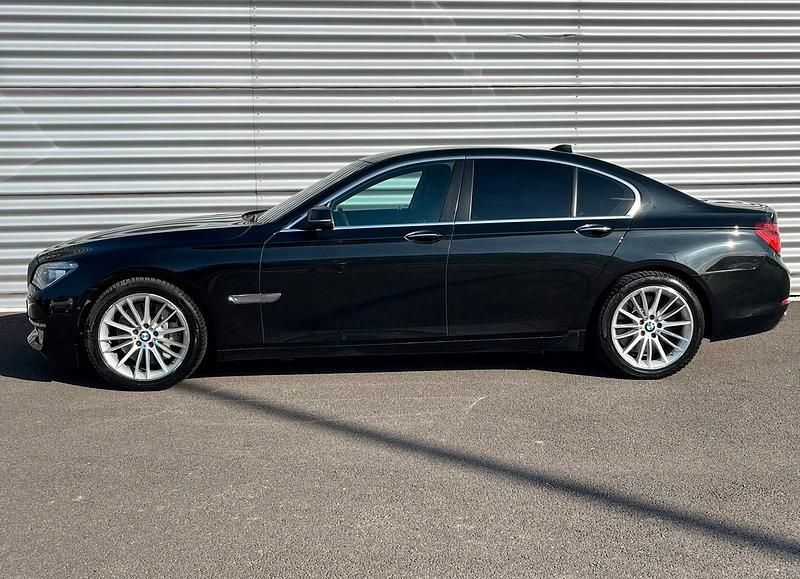 Usata BMW 750 450 CV (330 kW) 2013 Andere farben Berlina