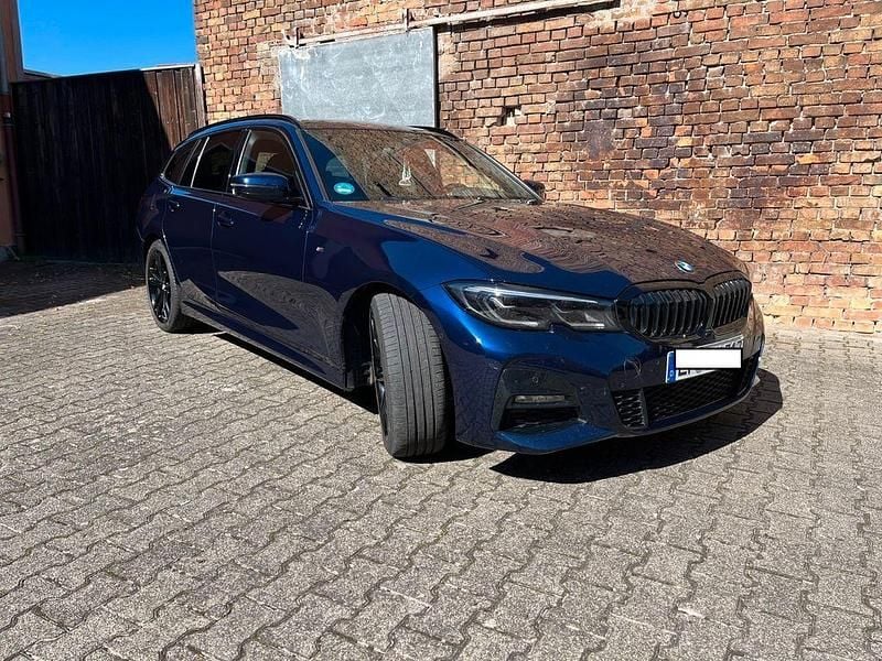 Blau Gebraucht 2021 BMW 330 M Sport Kombi | 36.999 € (Fairer Preis) - Bild 1/4