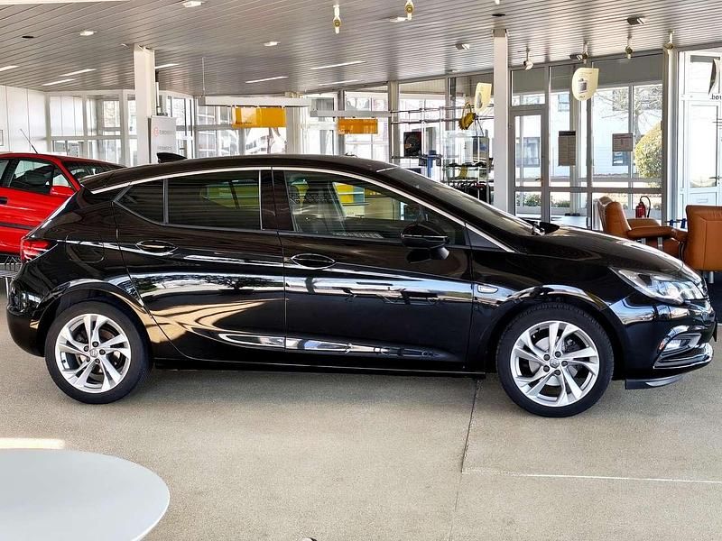 Gebraucht Opel Astra Dynamic 125 PS (91 kW) 2017 Onyx schwarz Limousine