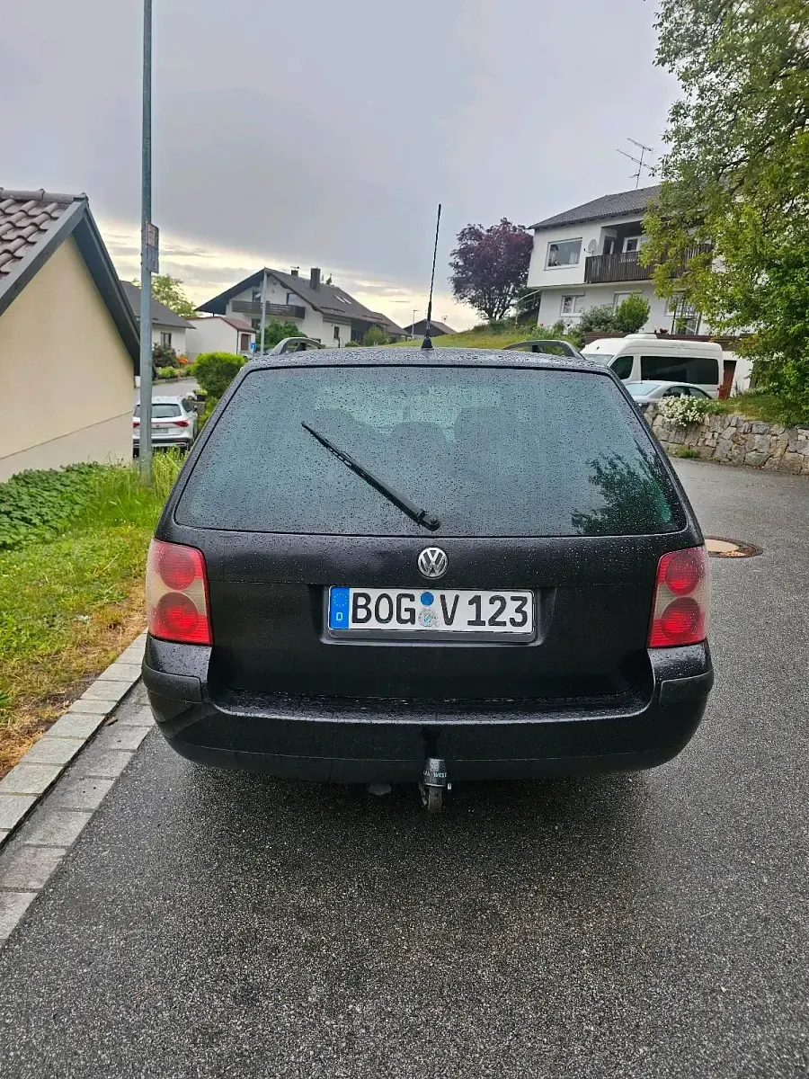 Gebraucht VW Passat 131 PS (96 kW) 2004 Schwarz Kombi