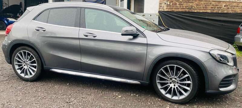 Mountaingrau met. Gebraucht 2019 Mercedes GLA250 AMG SUV | 29.500 € (Etwas zu teuer) - Bild 1/4